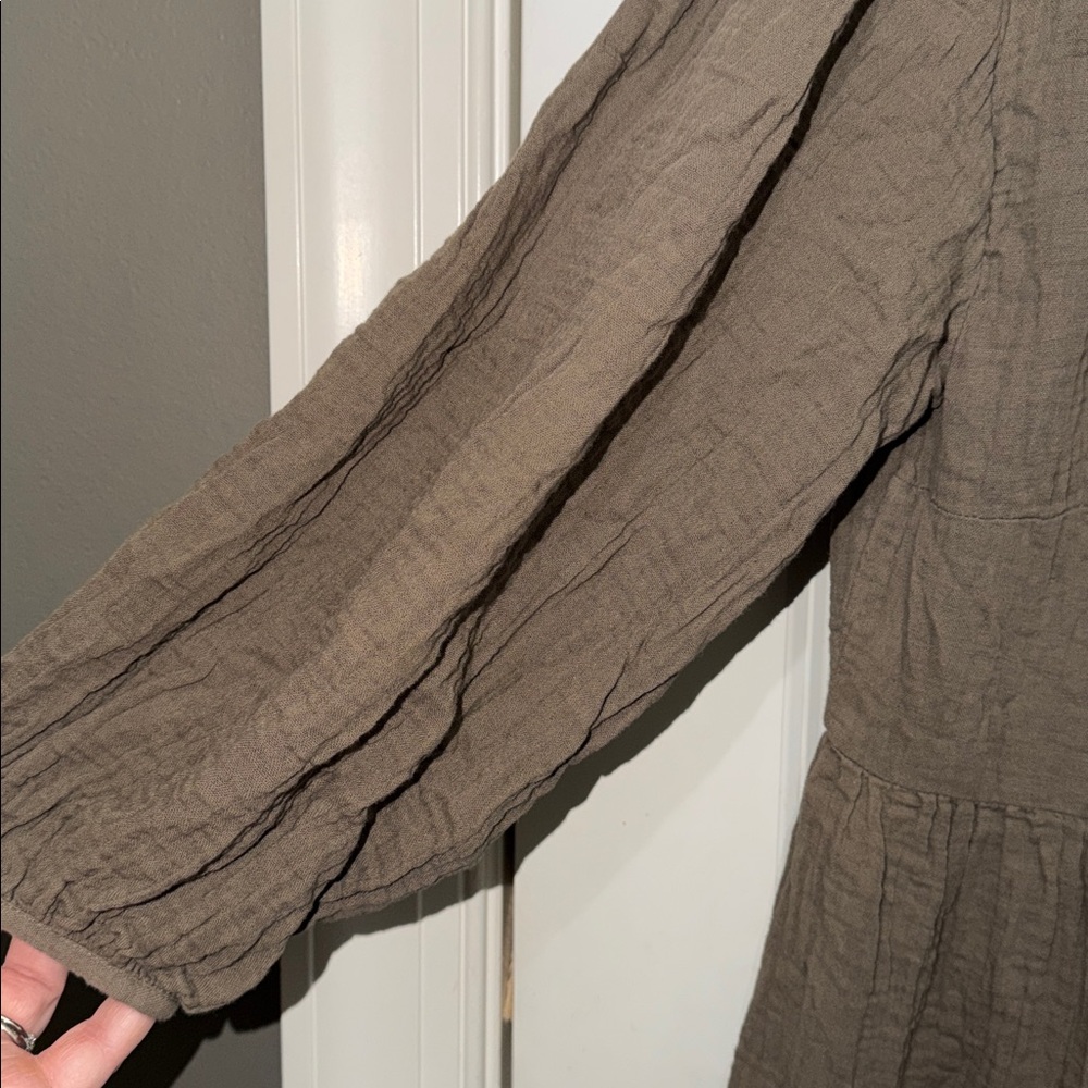 Women's Olive Midi Tiered Dress with Balloon Sleeves - Picture 6 of 9